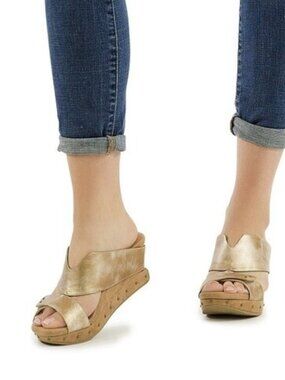 Modzori Women’s Argo Reversible Vegan Wedge Sandal - Pearl Gold flips to Black 9